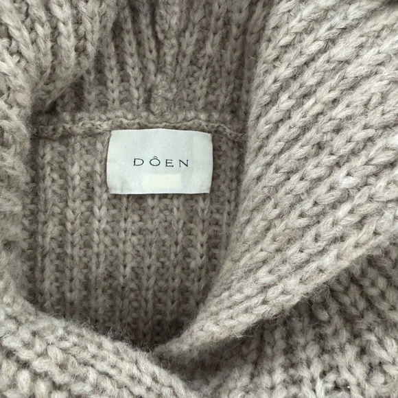 Doen Hooded Chunky Knit Sweater in Beige - Picture 5 of 8